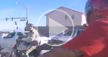 STUNT RIDERS FLEE MOTORCYCLE POLICE IN VEGAS!
