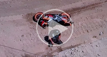 MOTORCYCLIST PUNCHES MIRRORS DURING CHASE